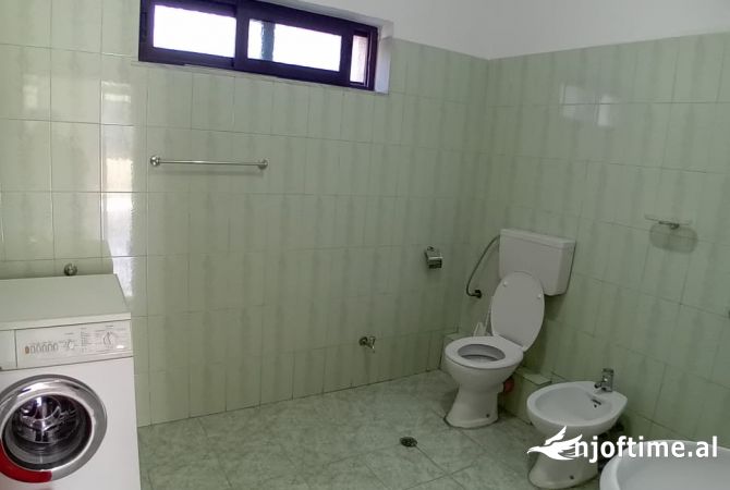 Shtepi me qera Shtepi Private ne Tirane, 1+1, Mobilimi E mobiluar, Pagesa 40,000  Leke.