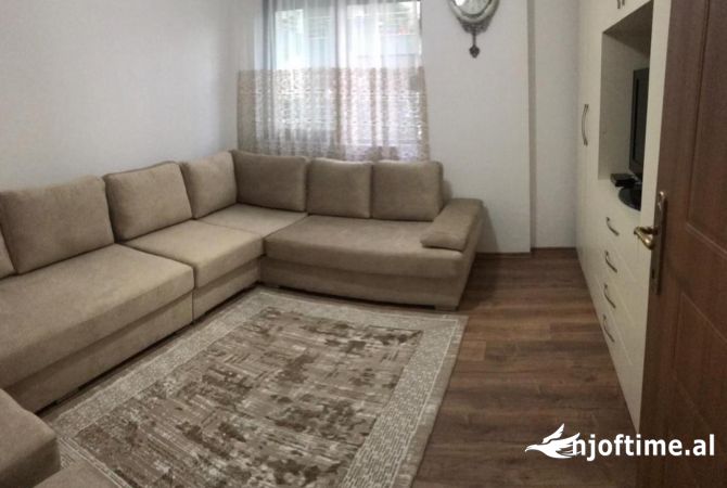 Shtepi ne shitje Apartament ne Tirane, 3+1, Mobilimi E mobiluar, Pagesa 250,000  Euro.