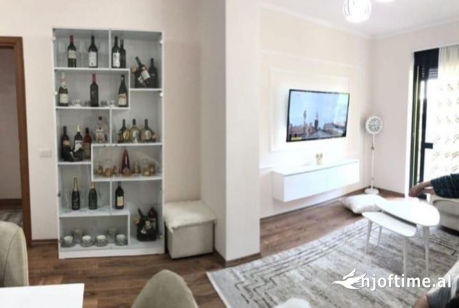 Shtepi ne shitje Apartament ne Tirane, 3+1, Mobilimi E mobiluar, Pagesa 250,000  Euro.