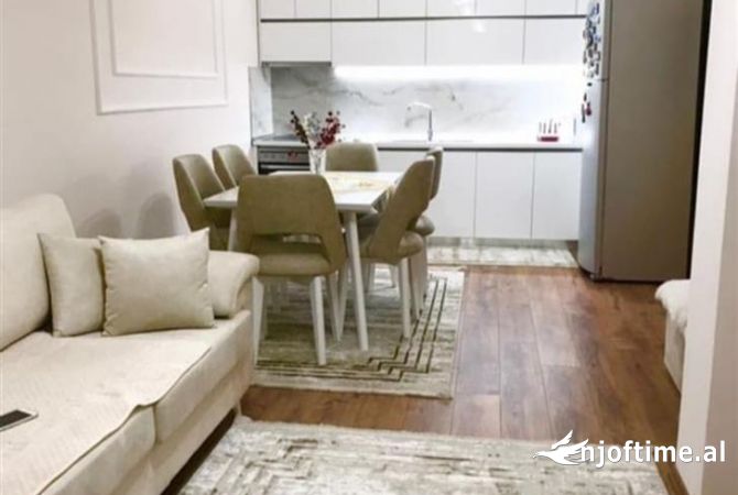 Shtepi ne shitje Apartament ne Tirane, 3+1, Mobilimi E mobiluar, Pagesa 250,000  Euro.
