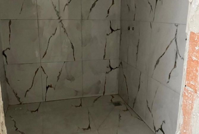 Shtepi ne shitje Apartament ne Tirane, 1+1, Mobilimi Bosh, pa mobiluar, Pagesa 84,150  Euro.