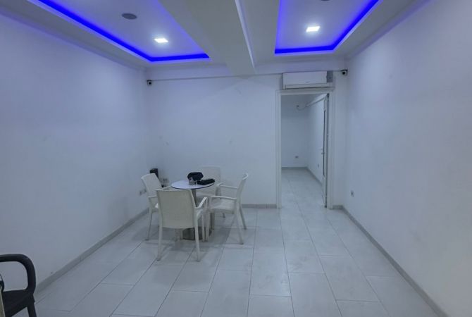 Ambiente Commerciale in Affitto 3+1 a Tirana - 400 Euro