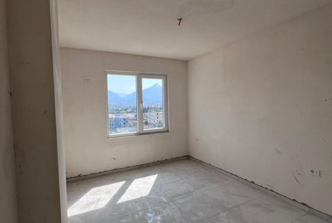 Shtepi ne shitje Apartament ne Tirane, 2+1, Mobilimi Bosh, pa mobiluar, Pagesa 120,000  Euro.