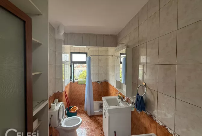 Shtepi me qera 2+1 ne Tirane - 40,000 Leke