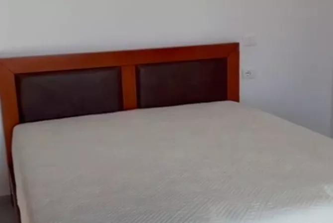 Shtepi me qera Shtepi Private ne Tirane, 3+1, Mobilimi E mobiluar, Pagesa 370  Euro.