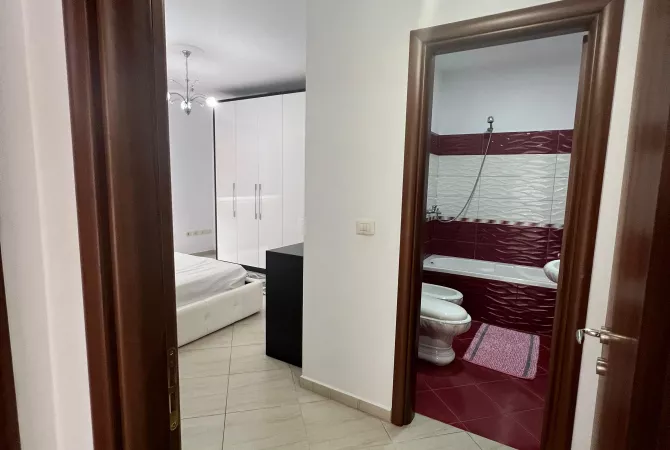 Shtepi me qera Apartament ne Tirane, 2+1, Mobilimi Pjeserisht e mobiluar, Pagesa 50,000  Leke.