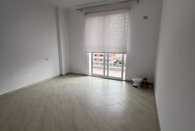Shtepi me qera Apartament ne Tirane, 2+1, Mobilimi Pjeserisht e mobiluar, Pagesa 50,000  Leke.