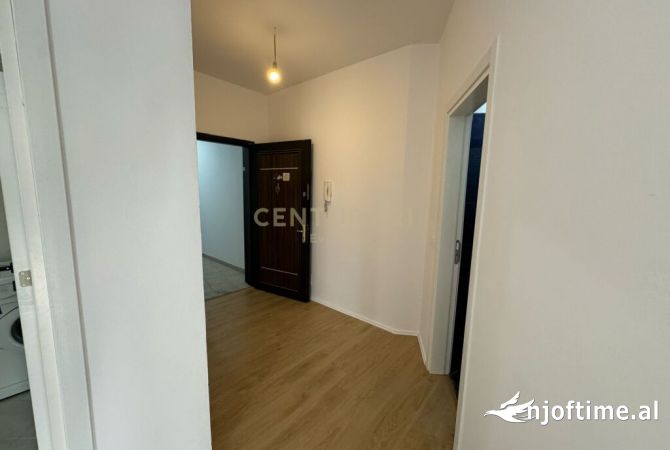 Shtepi me qera Apartament ne Tirane, 2+1, Mobilimi Bosh, pa mobiluar, Pagesa 400  Euro.