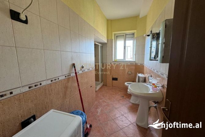 Shtepi me qera Apartament ne Tirane, 2+1, Mobilimi E mobiluar, Pagesa 500  Euro.