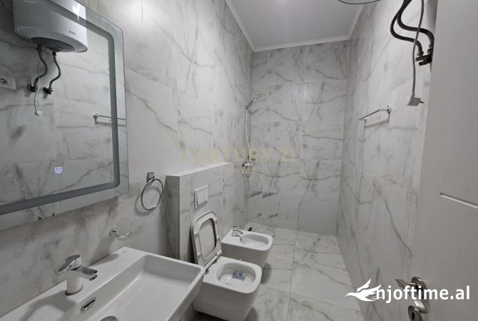 Shtepi ne shitje Apartament ne Tirane, 2+1, Mobilimi E mobiluar, Pagesa 175,000  Euro.