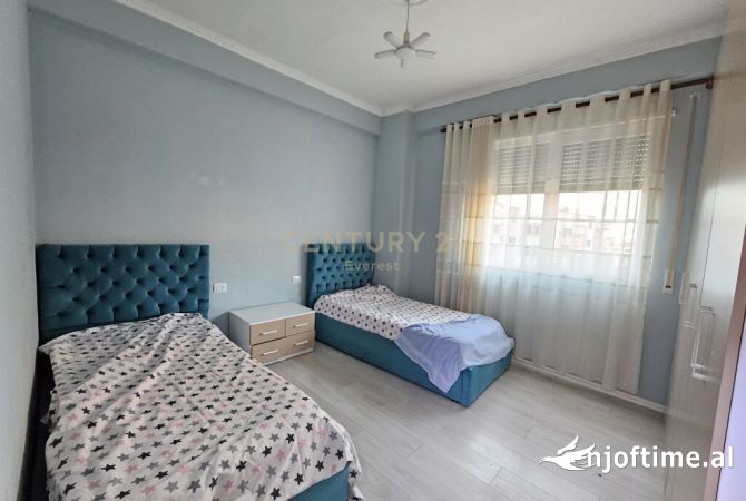 Shtepi ne shitje Apartament ne Tirane, 2+1, Mobilimi E mobiluar, Pagesa 175,000  Euro.