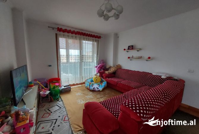Shtepi me qera Apartament ne Tirane, 2+1, Mobilimi E mobiluar, Pagesa 590  Euro.