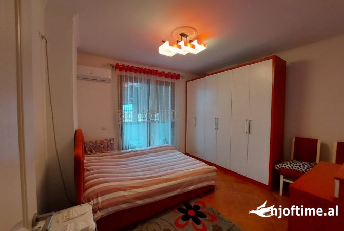 Shtepi me qera Apartament ne Tirane, 2+1, Mobilimi E mobiluar, Pagesa 590  Euro.