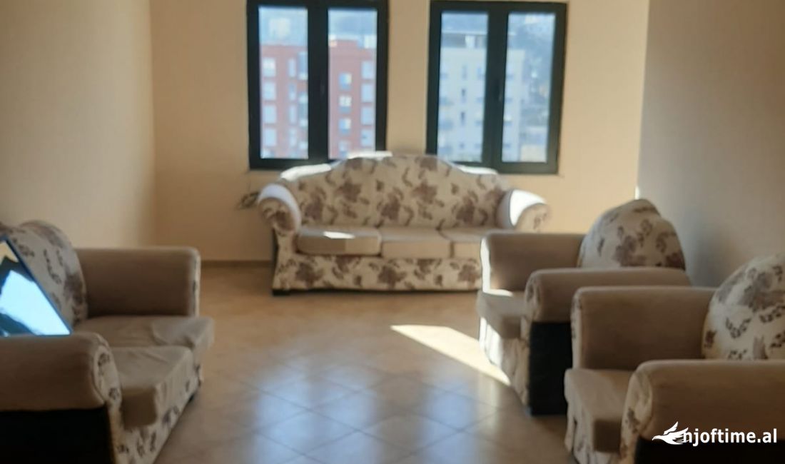 Shtepi ne shitje Apartament ne Tirane, 1+1, Mobilimi Pjeserisht e mobiluar, Pagesa 100,000  Euro.