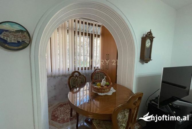 Shtepi me qera Apartament ne Tirane, 2+1, Mobilimi E mobiluar, Pagesa 500  Euro.