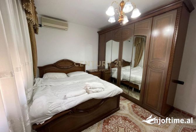Shtepi me qera Apartament ne Tirane, 2+1, Mobilimi E mobiluar, Pagesa 500  Euro.