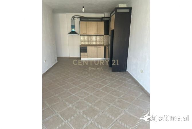 Shtepi ne shitje Apartament ne Tirane, 1+1, Mobilimi Pjeserisht e mobiluar, Pagesa 92,000  Euro.