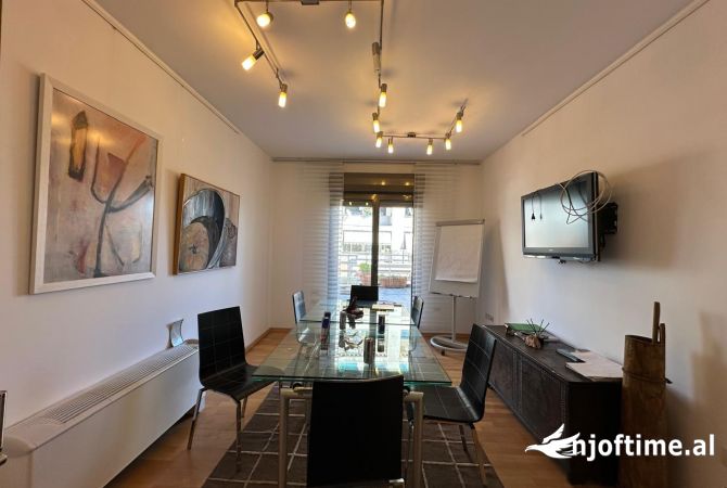 Shtepi me qera Apartament ne Tirane, 3+1, Mobilimi E mobiluar, Pagesa 800  Euro.