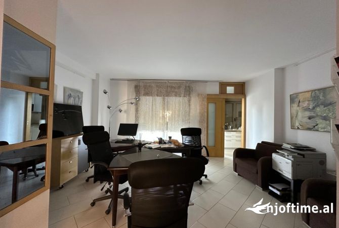 Shtepi me qera Apartament ne Tirane, 3+1, Mobilimi E mobiluar, Pagesa 800  Euro.
