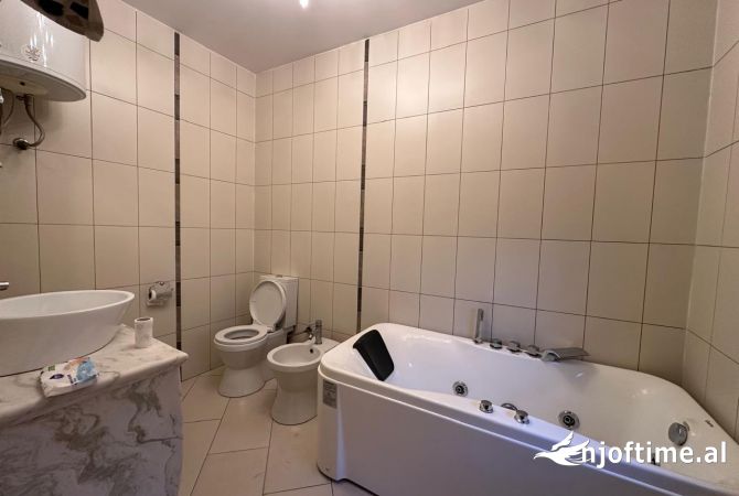 Shtepi me qera Apartament ne Tirane, 3+1, Mobilimi E mobiluar, Pagesa 800  Euro.