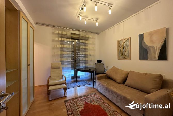 Shtepi me qera Apartament ne Tirane, 3+1, Mobilimi E mobiluar, Pagesa 800  Euro.