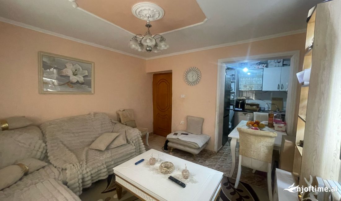 Shtepi ne shitje Apartament ne Tirane, 2+1, Mobilimi E mobiluar, Pagesa 135,000  Euro.