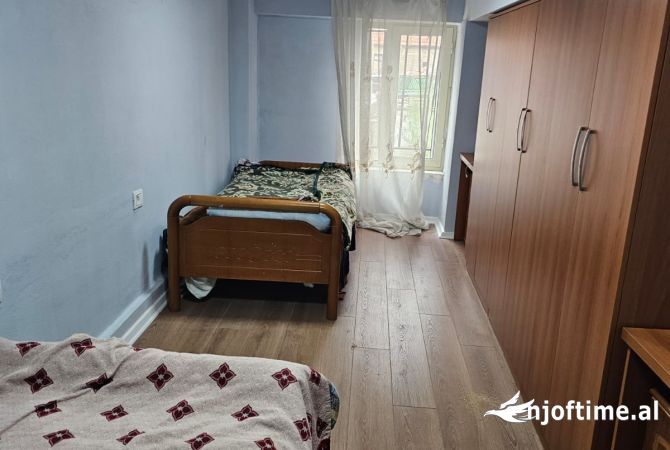 Shtepi ne shitje Apartament ne Tirane, 2+1, Mobilimi E mobiluar, Pagesa 145,000  Euro.