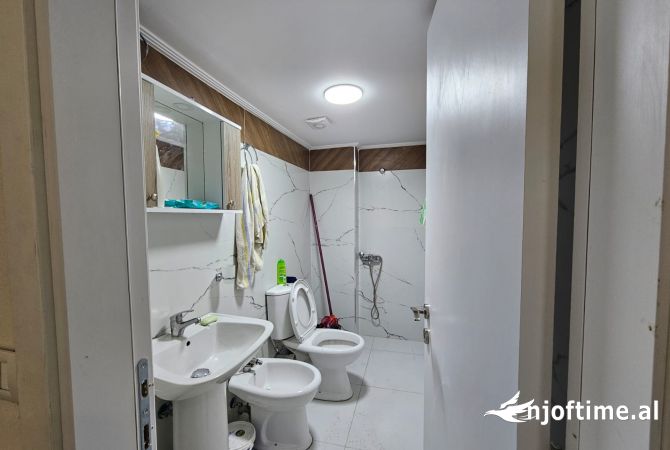 Shtepi ne shitje Apartament ne Tirane, 2+1, Mobilimi E mobiluar, Pagesa 145,000  Euro.