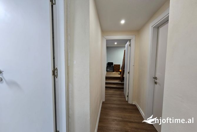 Shtepi ne shitje Apartament ne Tirane, 2+1, Mobilimi E mobiluar, Pagesa 145,000  Euro.