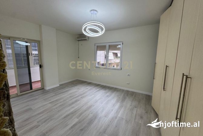 Shtepi ne shitje Apartament ne Tirane, 2+1, Mobilimi Bosh, pa mobiluar, Pagesa 162,000  Euro.