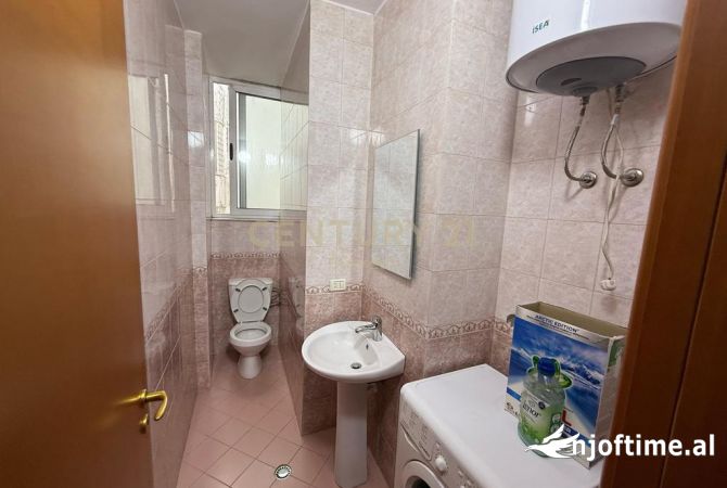 Shtepi me qera Apartament ne Tirane, 2+1, Mobilimi E mobiluar, Pagesa 700  Euro.