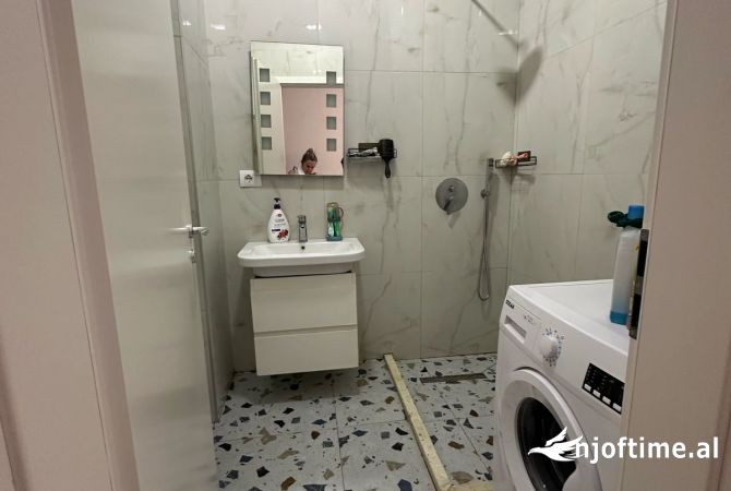 Shtepi ne shitje Apartament ne Tirane, 2+1, Mobilimi E mobiluar, Pagesa 143,000  Euro.