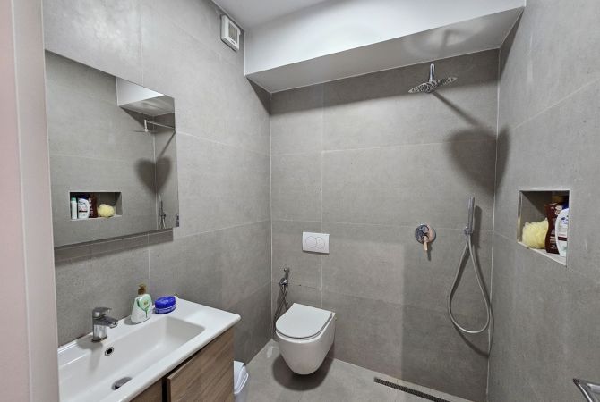 Shtepi me qera Apartament ne Tirane, 2+1, Mobilimi E mobiluar, Pagesa 650  Euro.