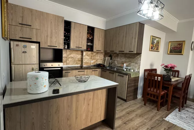 Shtepi ne shitje Apartament ne Tirane, 2+1, Mobilimi E mobiluar, Pagesa 150,000  Euro.