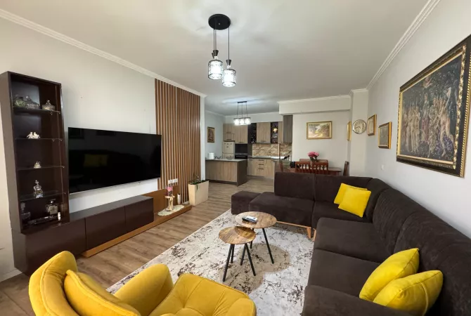 Shtepi ne shitje Apartament ne Tirane, 2+1, Mobilimi E mobiluar, Pagesa 150,000  Euro.