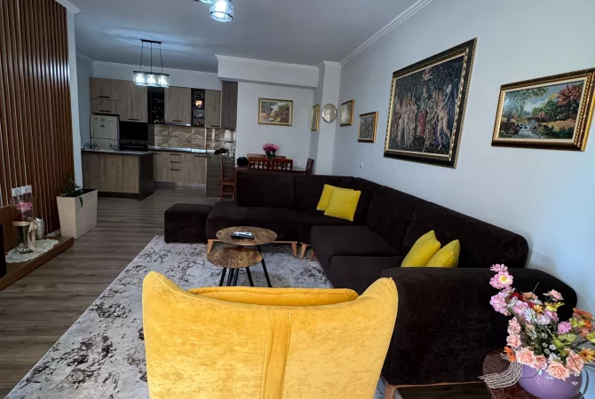 Shtepi ne shitje Apartament ne Tirane, 2+1, Mobilimi E mobiluar, Pagesa 150,000  Euro.