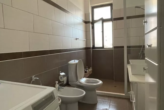 Shtepi me qera 2+1 ne Tirane - 1,200 Euro