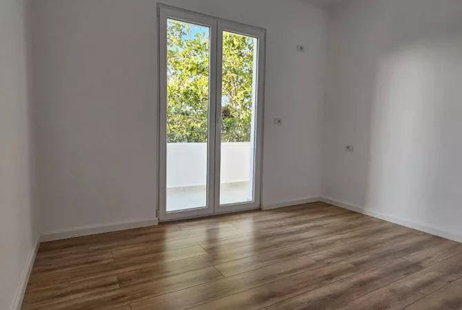 Shtepi ne shitje Apartament ne Tirane, 2+1, Mobilimi Bosh, pa mobiluar, Pagesa 173,000  Euro.
