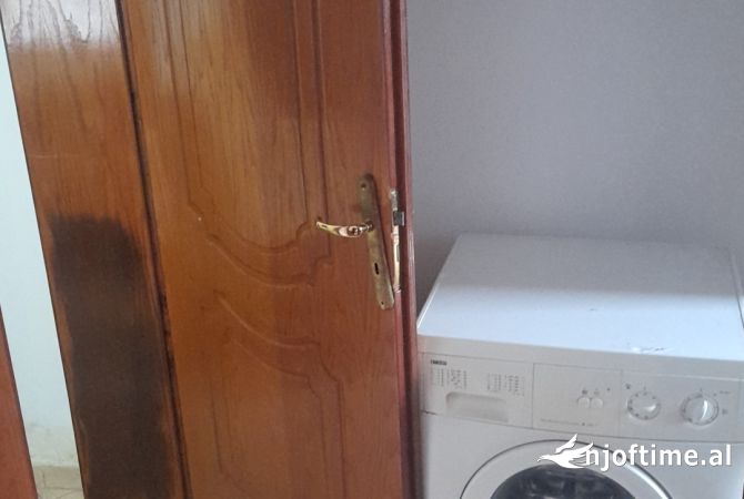 Shtepi me qera Shtepi Private ne Tirane, 1+1, Mobilimi E mobiluar, Pagesa 250  Euro.