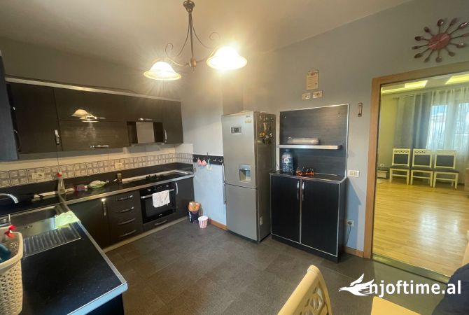 Shtepi me qera 6+1 ne Tirane - 1,350 Euro