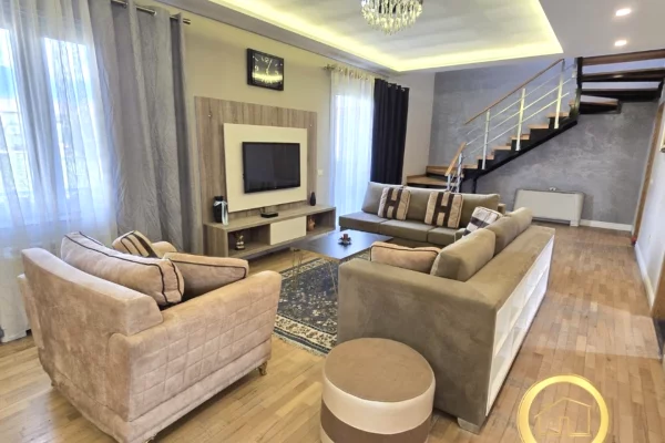 Shtepi me qera 4+1 ne Tirane - 1,000 Euro