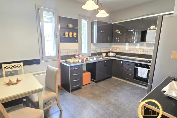 Shtepi me qera 4+1 ne Tirane - 1,000 Euro