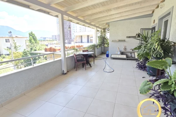 Shtepi me qera Duplex(shtepi me 2 kate) ne Tirane, 4+1, Mobilimi E mobiluar, Pagesa 1,000  Euro.