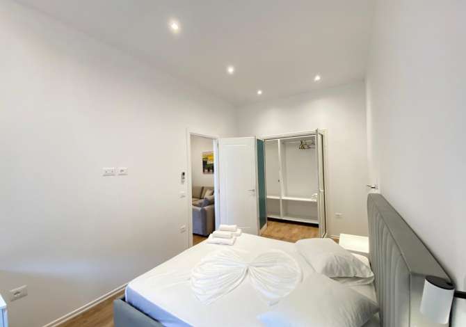 Shtepi me qera Apartament ne Tirane, 2+1, Mobilimi E mobiluar, Pagesa 700  Euro.