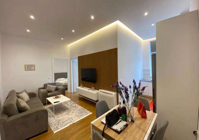 Shtepi me qera Apartament ne Tirane, 2+1, Mobilimi E mobiluar, Pagesa 700  Euro.