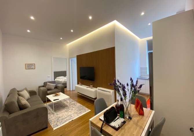 Shtepi me qera Apartament ne Tirane, 2+1, Mobilimi E mobiluar, Pagesa 700  Euro.