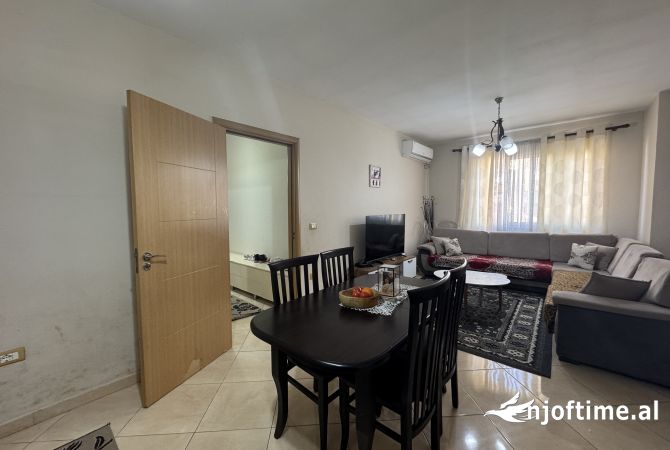 Shtepi ne shitje Apartament ne Tirane, 2+1, Mobilimi Bosh, pa mobiluar, Pagesa 125,000  Euro.