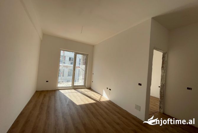 Shtepi ne shitje Apartament ne Tirane, 1+1, Mobilimi Bosh, pa mobiluar, Pagesa 78,260  Euro.