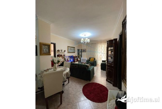 Shtepi ne shitje Apartament ne Tirane, 2+1, Mobilimi Bosh, pa mobiluar, Pagesa 125,000  Euro.