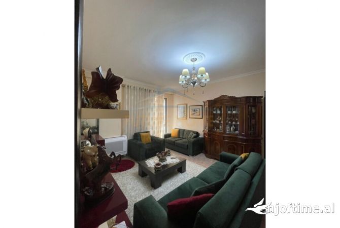 Shtepi ne shitje Apartament ne Tirane, 2+1, Mobilimi Bosh, pa mobiluar, Pagesa 125,000  Euro.